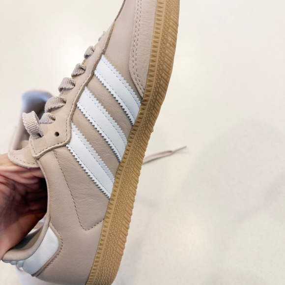 adidas Samba Sneakers in Beige and White - Picture 2 of 10